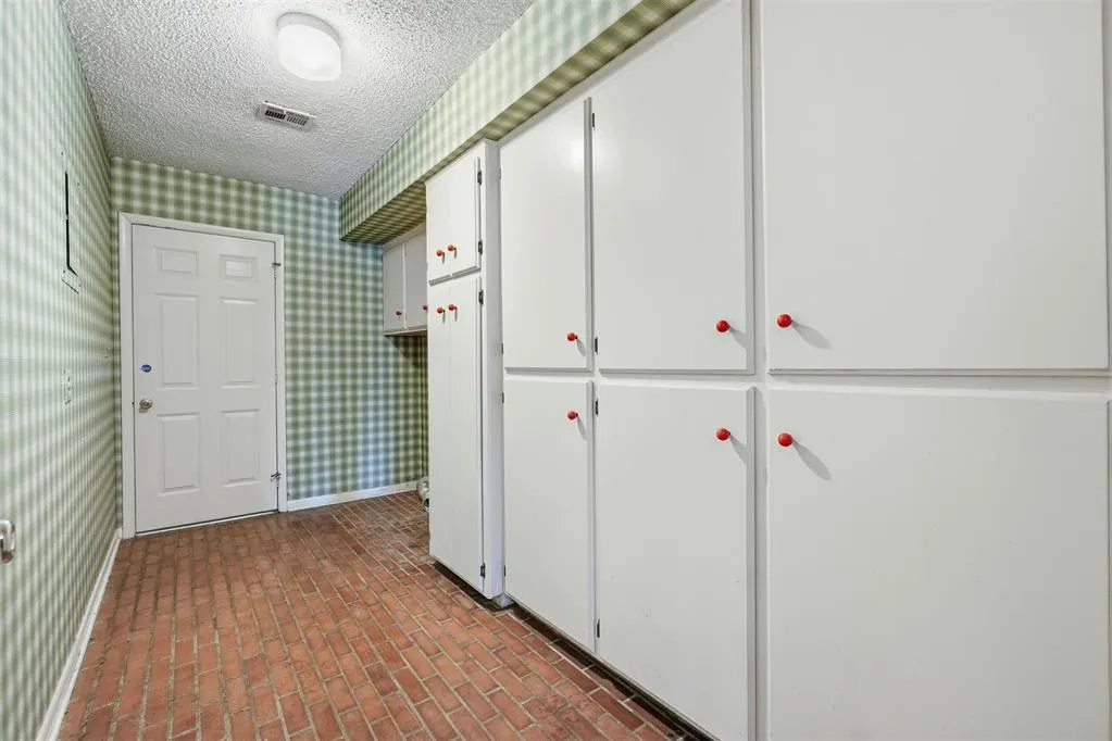 Photo 37 — 525 Lakeside Drive, Altus, OK 73521