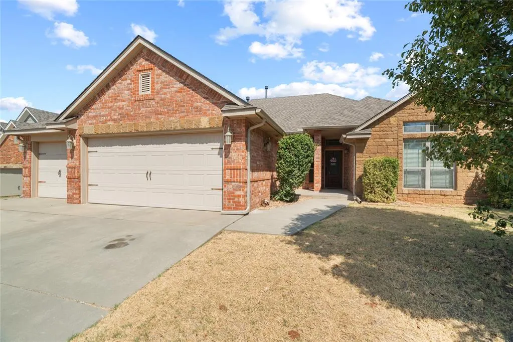 Photo 2 — 12833 NW 6th Street, Yukon, OK 73099