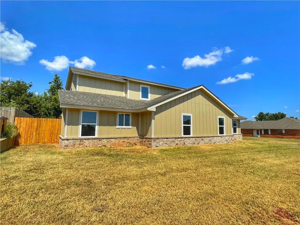 Photo 2 — 6719 Lyrewood Lane, Oklahoma City, OK 73132