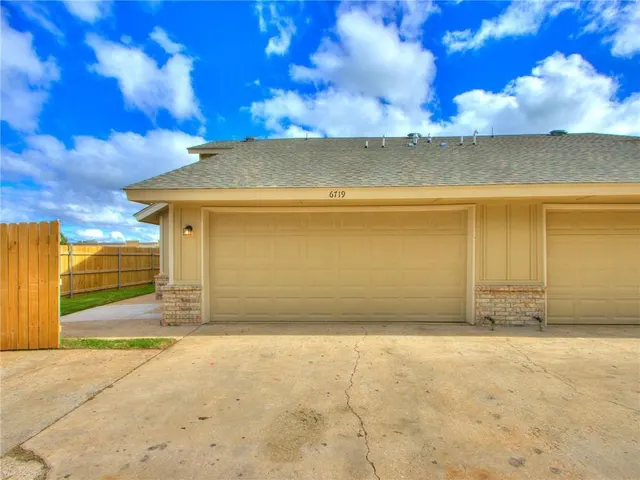 Photo 4 — 6719 Lyrewood Lane, Oklahoma City, OK 73132