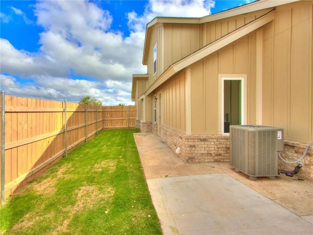 Photo 5 — 6719 Lyrewood Lane, Oklahoma City, OK 73132