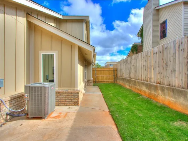 Photo 8 — 6719 Lyrewood Lane, Oklahoma City, OK 73132