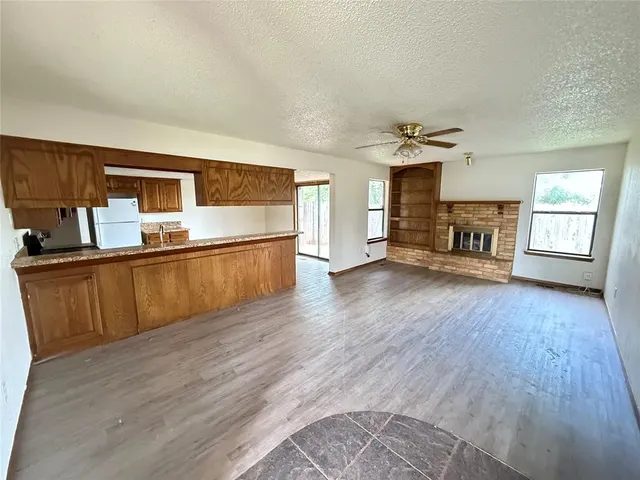 Photo 3 — 217 Woodbridge Circle, Edmond, OK 73012