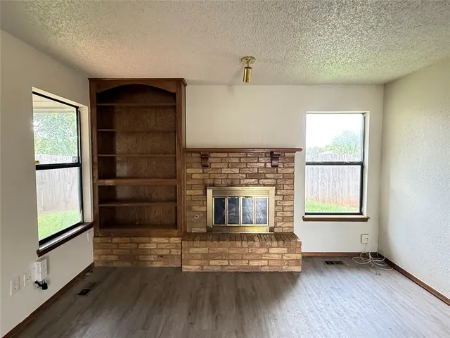 Photo 4 — 217 Woodbridge Circle, Edmond, OK 73012