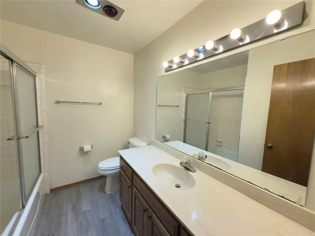 Photo 13 — 217 Woodbridge Circle, Edmond, OK 73012