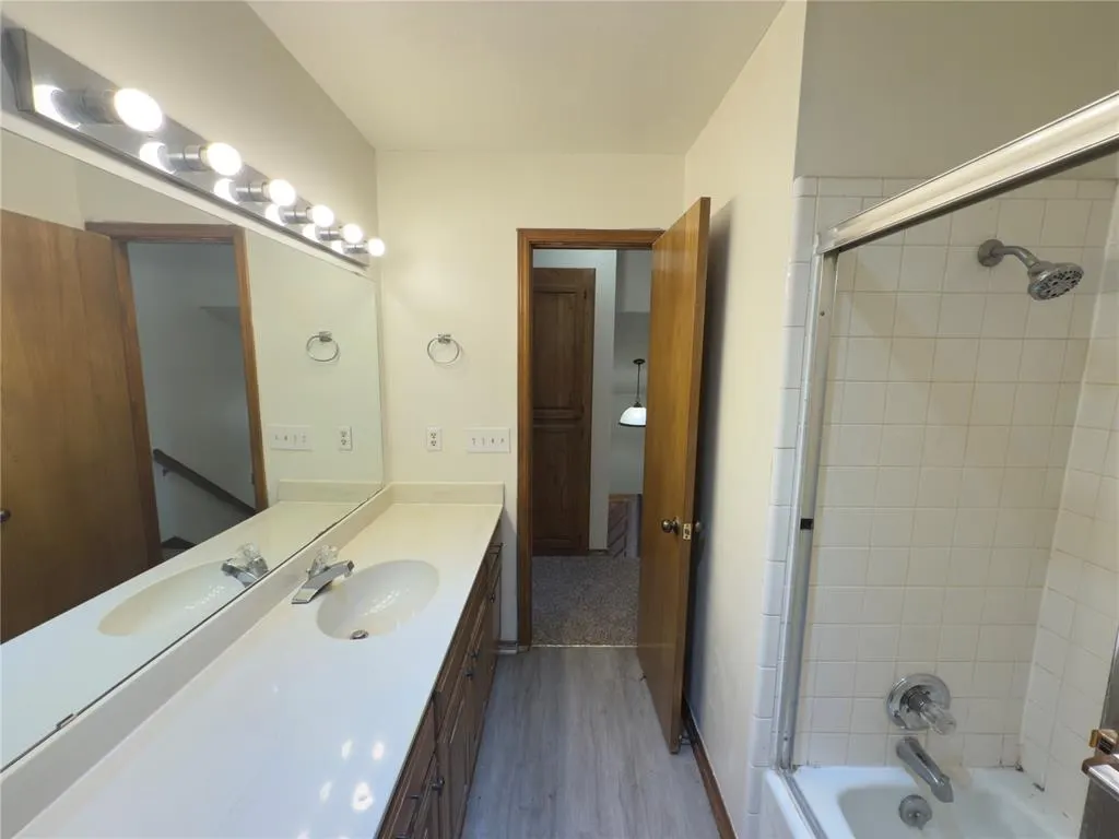 Photo 14 — 217 Woodbridge Circle, Edmond, OK 73012