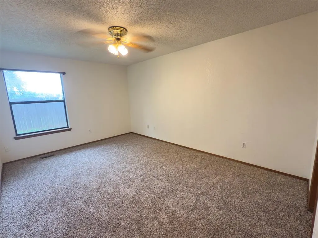 Photo 23 — 217 Woodbridge Circle, Edmond, OK 73012