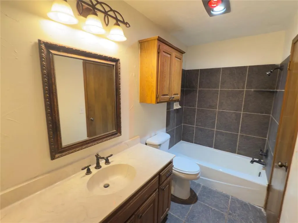 Photo 25 — 217 Woodbridge Circle, Edmond, OK 73012