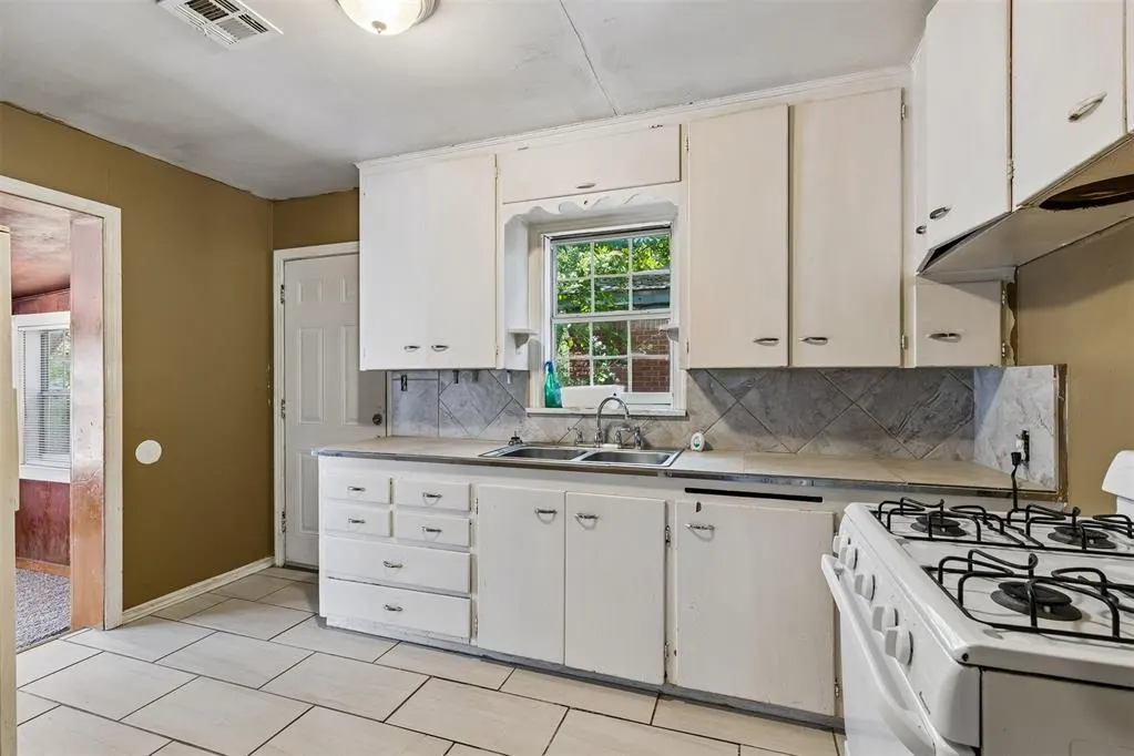 Photo 14 — 1404 NE 39th Street, Oklahoma City, OK 73111