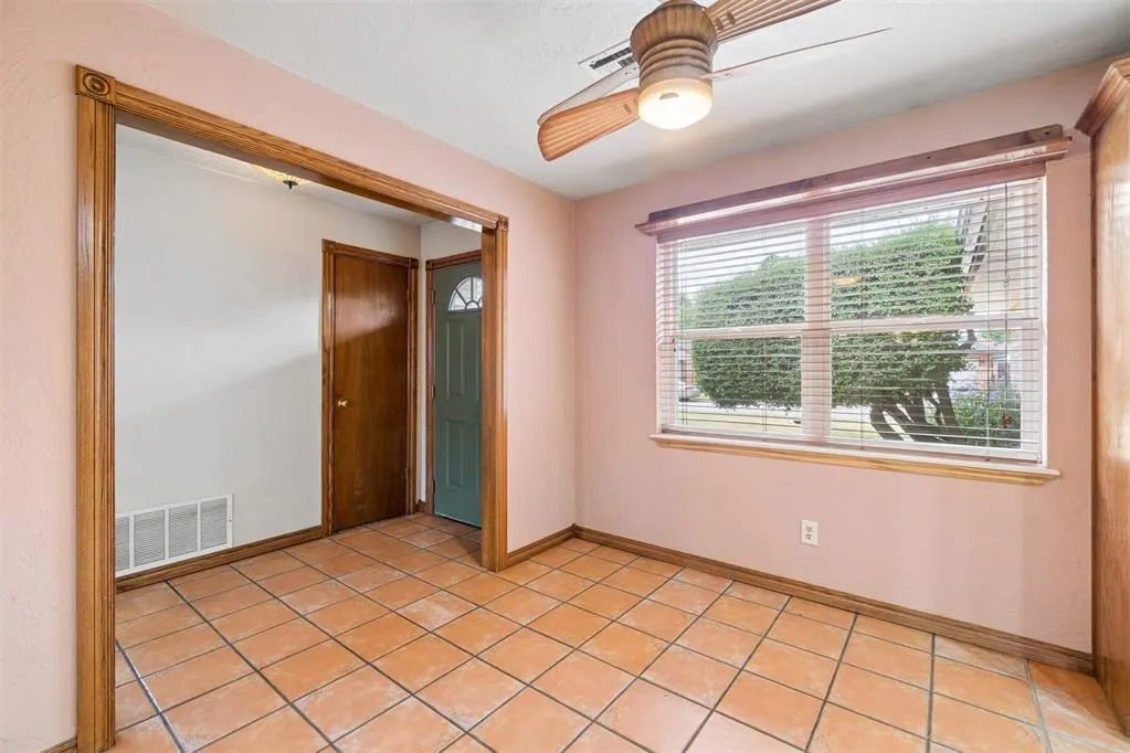 Photo 13 — 1353 W Cedarbrook Lane, Moore, OK 73170