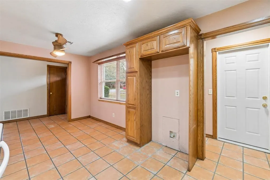 Photo 14 — 1353 W Cedarbrook Lane, Moore, OK 73170