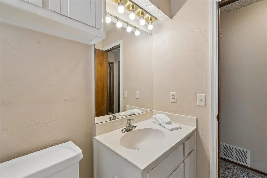 Photo 26 — 1353 W Cedarbrook Lane, Moore, OK 73170
