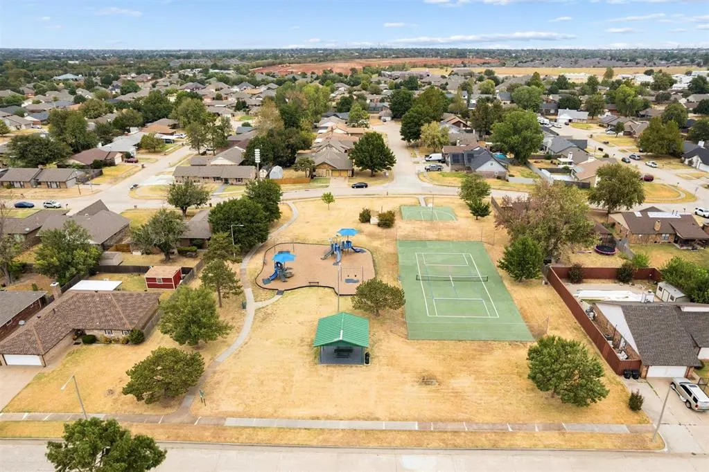 Photo 37 — 1353 W Cedarbrook Lane, Moore, OK 73170