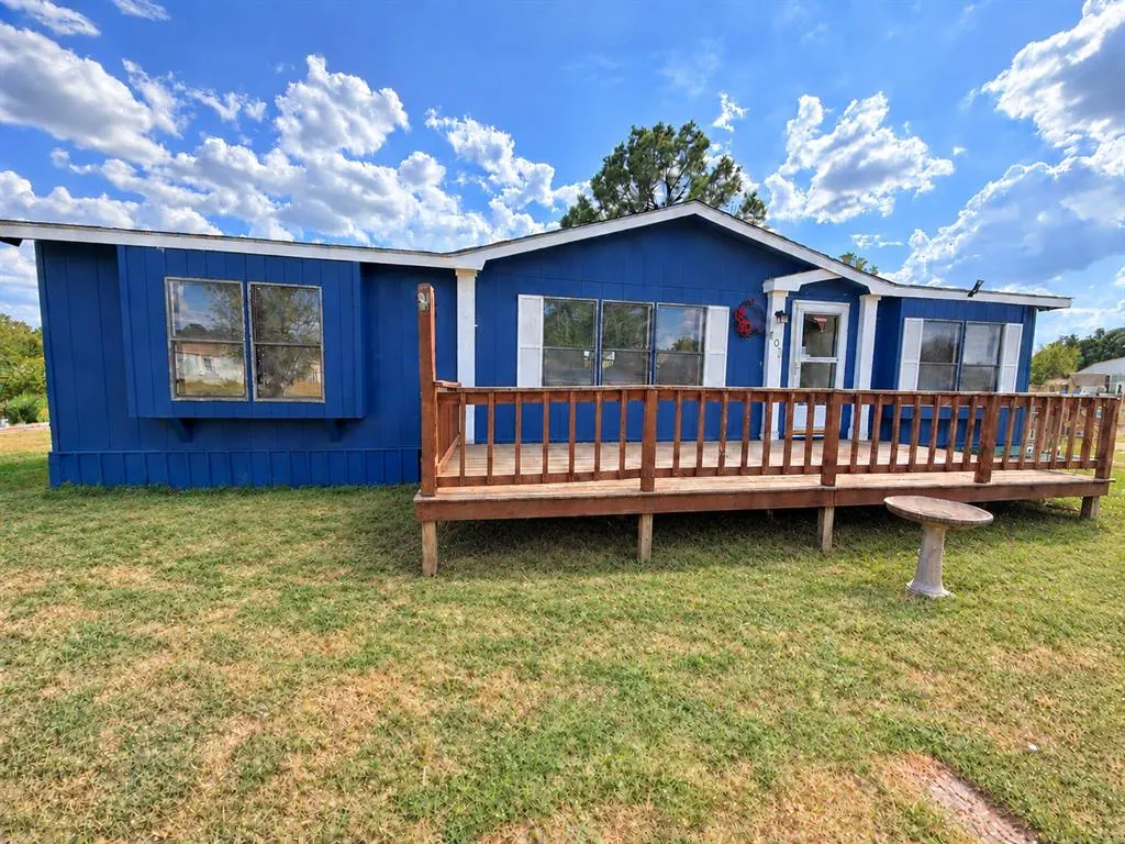 Front exterior — 101 Buckthorne Circle, Shawnee, OK 74804