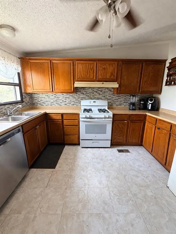 Photo 5 — 101 Buckthorne Circle, Shawnee, OK 74804