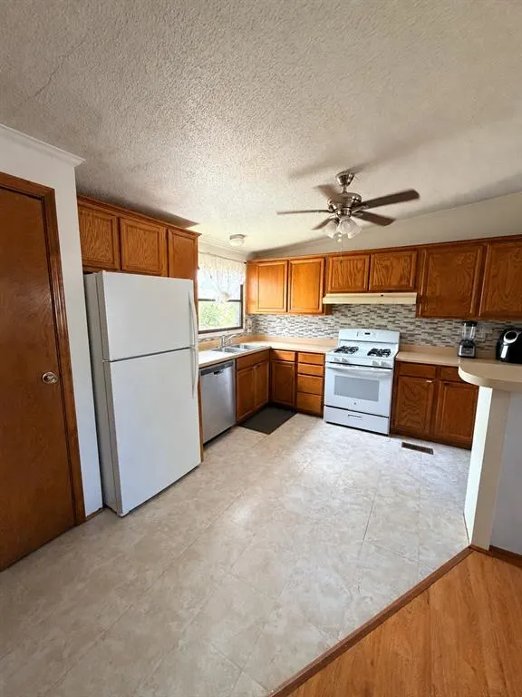 Photo 6 — 101 Buckthorne Circle, Shawnee, OK 74804