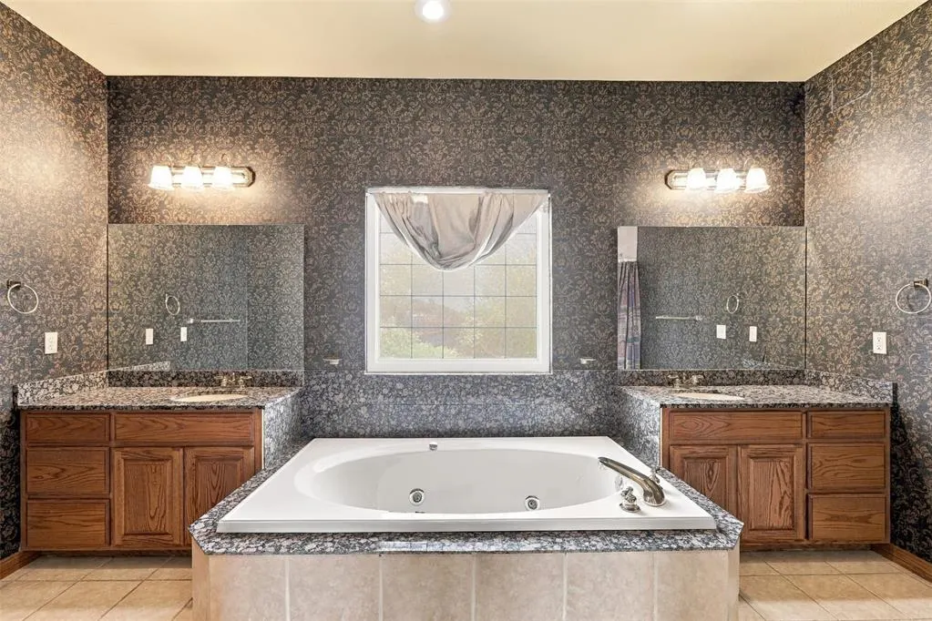 Photo 19 — 388 E County Road 1470, Cement, OK 73017