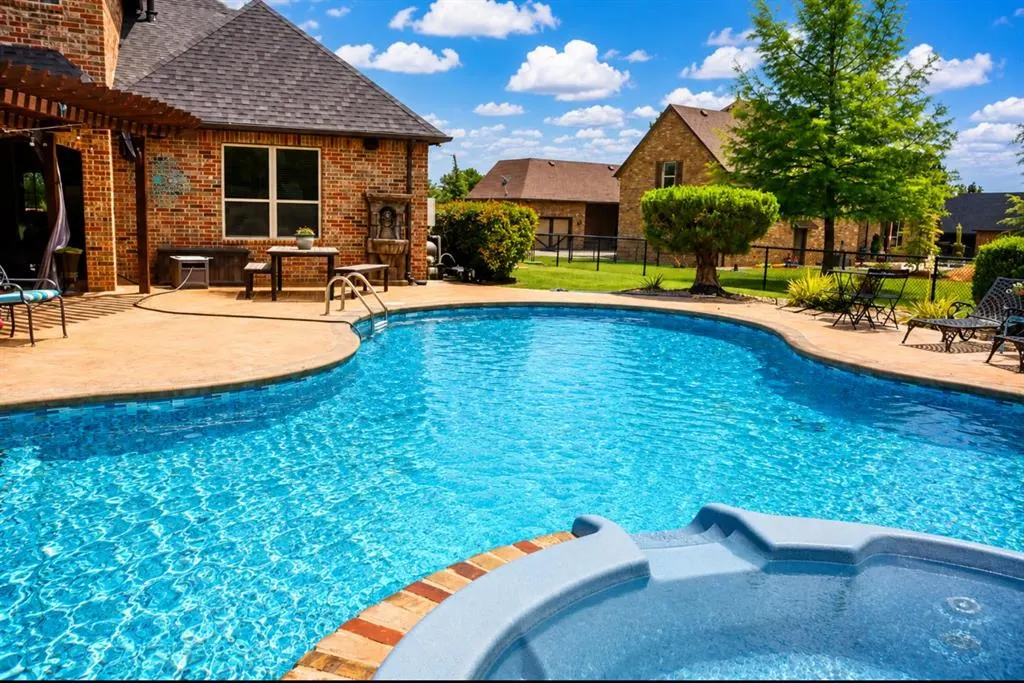 Photo 4 — 8825 Legacy Crossing Road, Oklahoma City, OK 73169