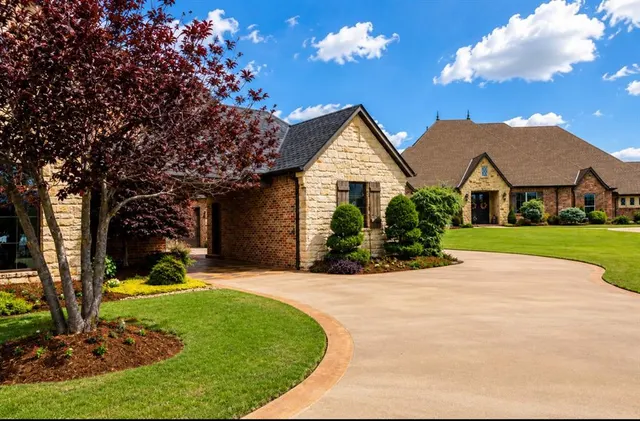 Photo 5 — 8825 Legacy Crossing Road, Oklahoma City, OK 73169