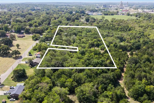 Photo 4 — 902 W 4th Street, Ada, OK 74820