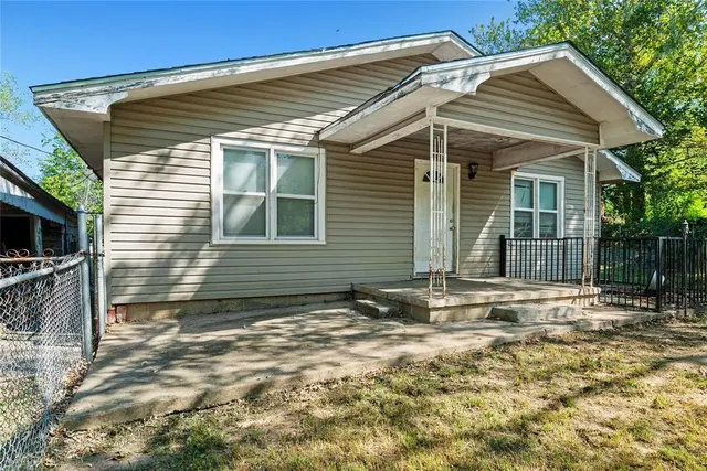 Photo 7 — 902 W 4th Street, Ada, OK 74820