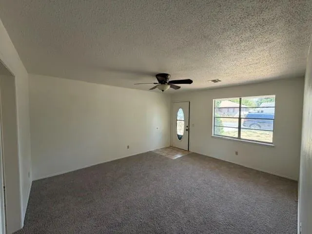 Photo 5 — 621 Timber Lane, Oklahoma City, OK 73127