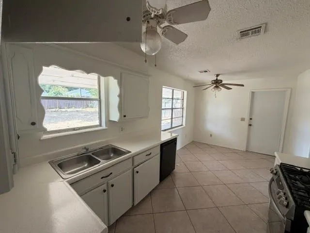 Photo 14 — 621 Timber Lane, Oklahoma City, OK 73127