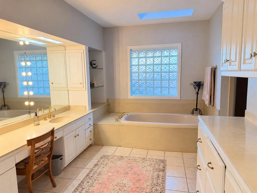 Photo 9 — 4205 N Upper Lake Drive, Norman, OK 73072