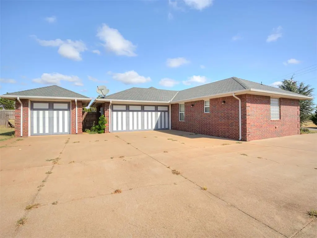 Photo 2 — 501 N Hogan Avenue, Guthrie, OK 73044