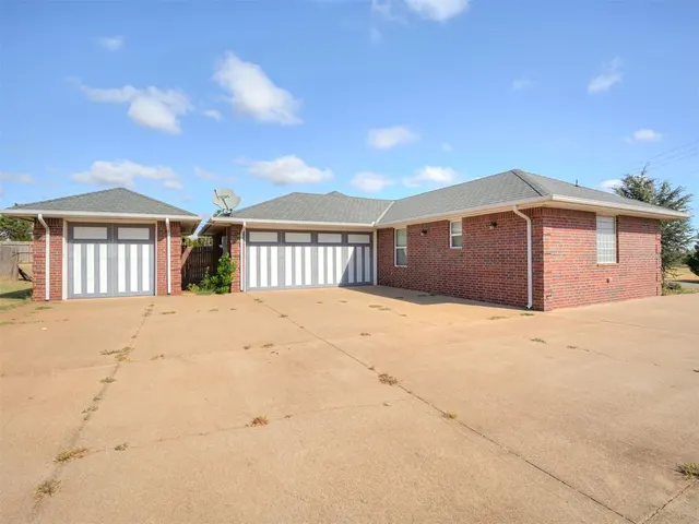 Photo 2 — 501 N Hogan Avenue, Guthrie, OK 73044