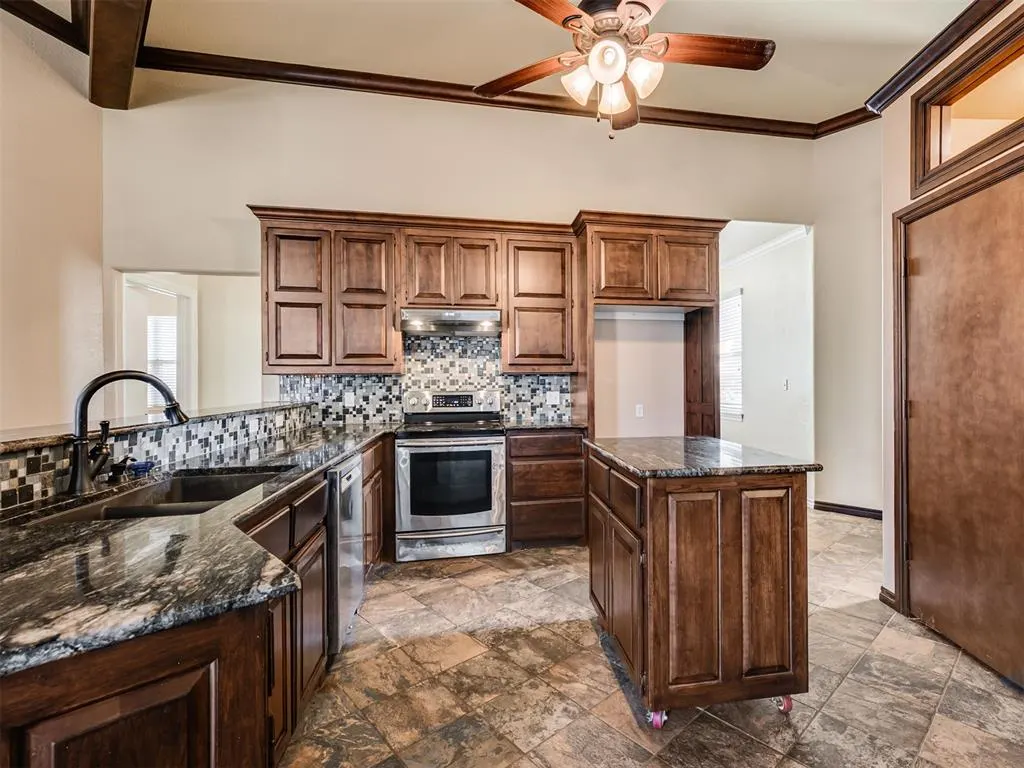 Photo 5 — 501 N Hogan Avenue, Guthrie, OK 73044