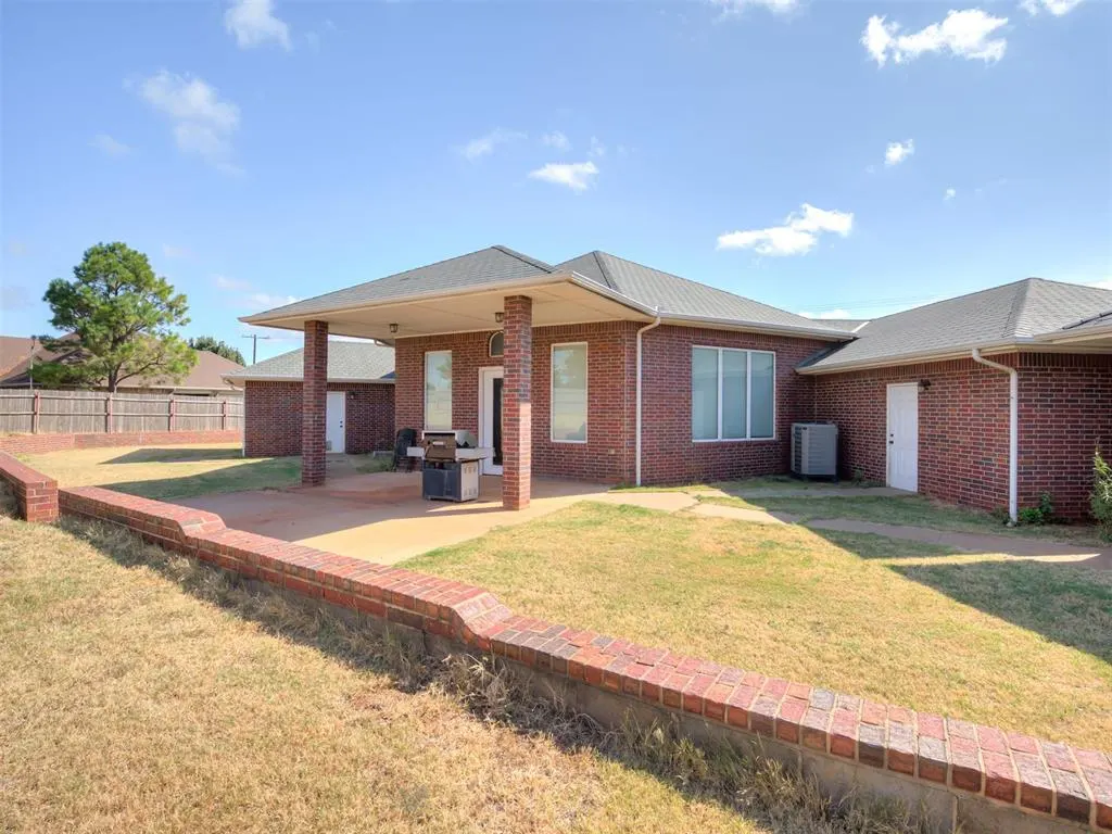 Photo 17 — 501 N Hogan Avenue, Guthrie, OK 73044