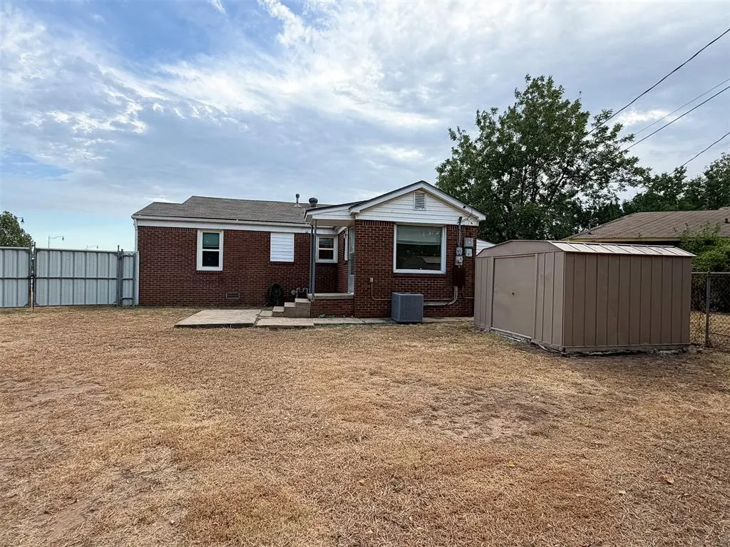 Photo 5 — 201 W Lockheed Drive, Midwest City, OK 73110