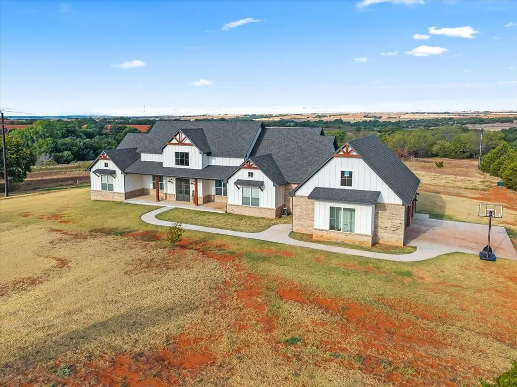 Front exterior — 26551 Cypress Rd NW, Geary, OK 73040