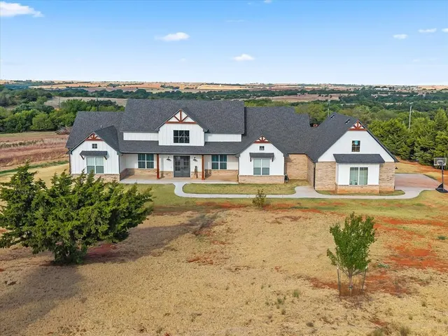 Photo 2 — 26551 Cypress Rd NW, Geary, OK 73040