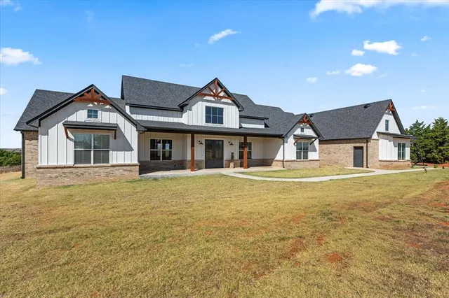 Photo 3 — 26551 Cypress Rd NW, Geary, OK 73040