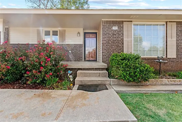 Photo 2 — 1225 N Indiana Street, Weatherford, OK 73096