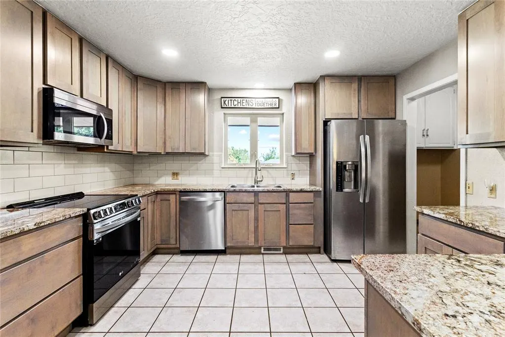 Photo 3 — 1225 N Indiana Street, Weatherford, OK 73096