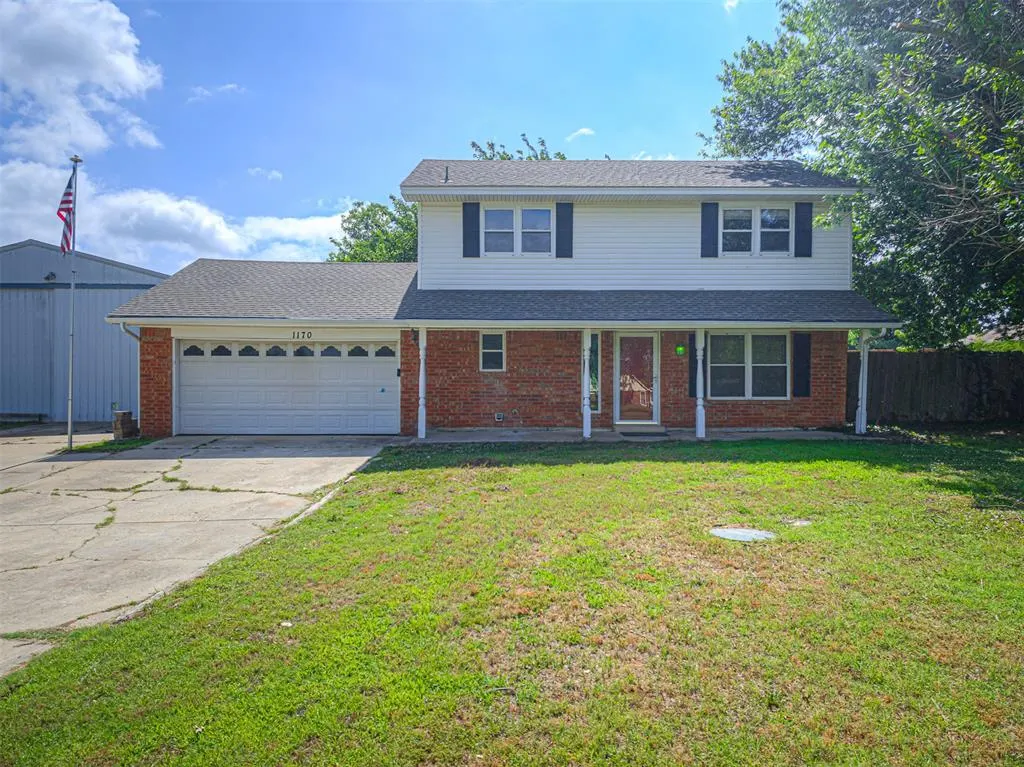 Front exterior — 1170 Mockingbird Circle, Choctaw, OK 73020