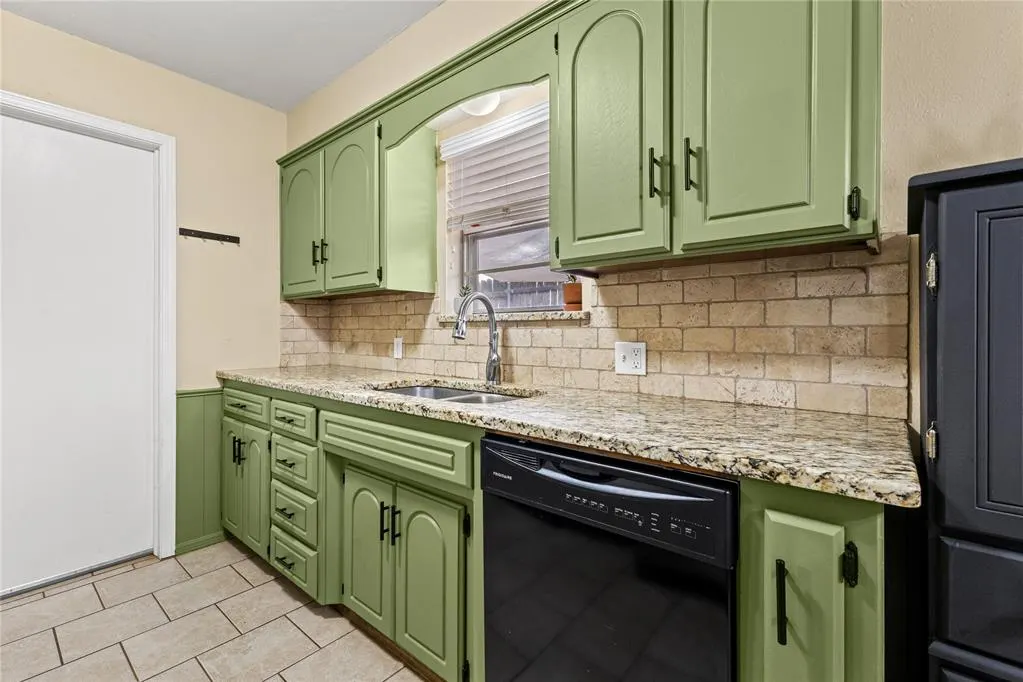 Photo 10 — 2001 E Serenade Street, Weatherford, OK 73096