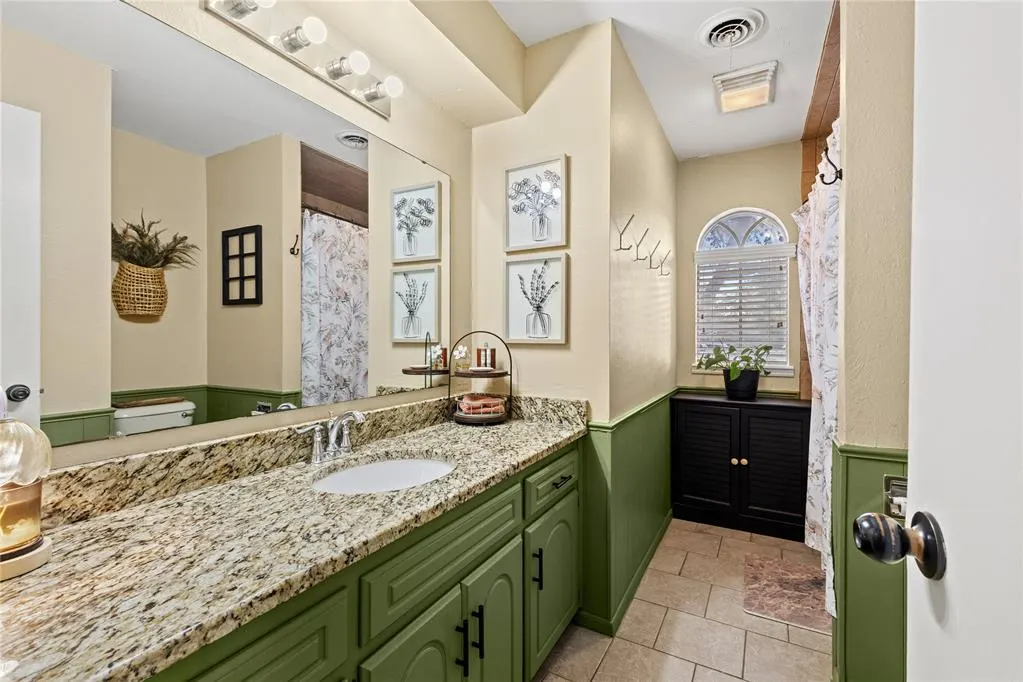Photo 12 — 2001 E Serenade Street, Weatherford, OK 73096