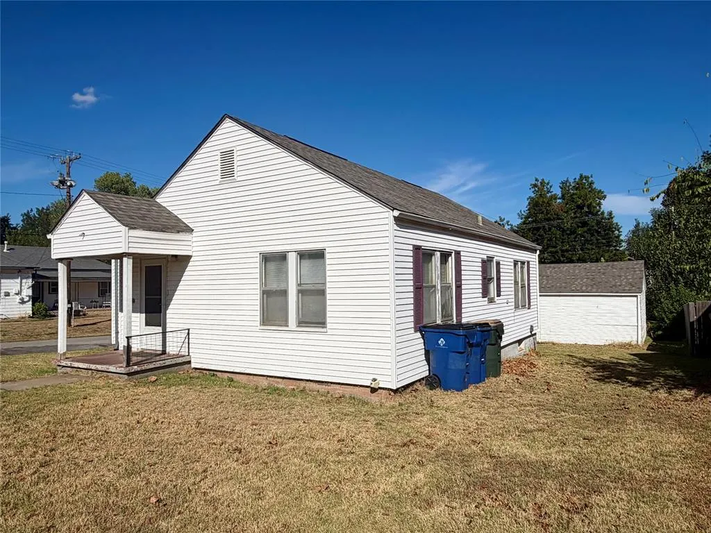Photo 2 — 1701 S 16th Street, Chickasha, OK 73018