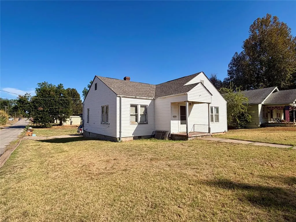 Photo 3 — 1701 S 16th Street, Chickasha, OK 73018