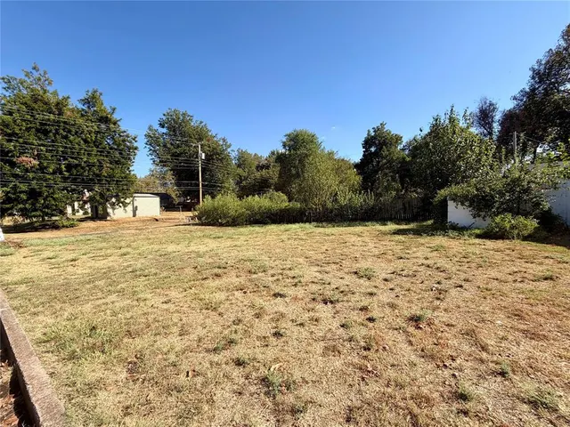 Photo 5 — 1701 S 16th Street, Chickasha, OK 73018