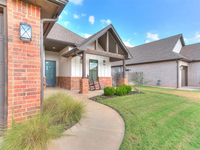 Photo 4 — 5704 Tiger Stone Drive, Mustang, OK 73064