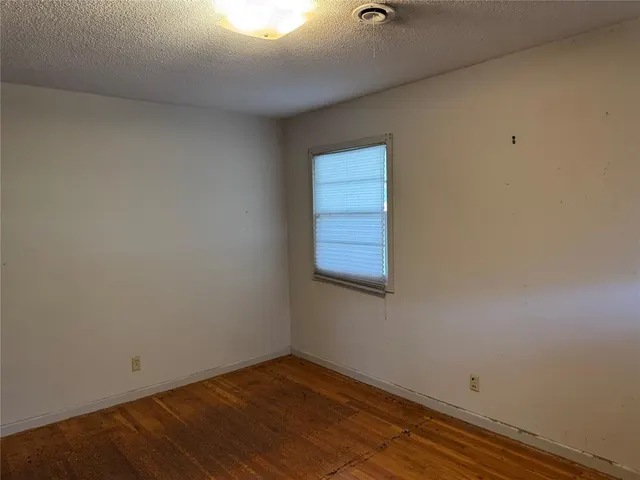 Photo 8 — 518 Lakeside Drive, Altus, OK 73521