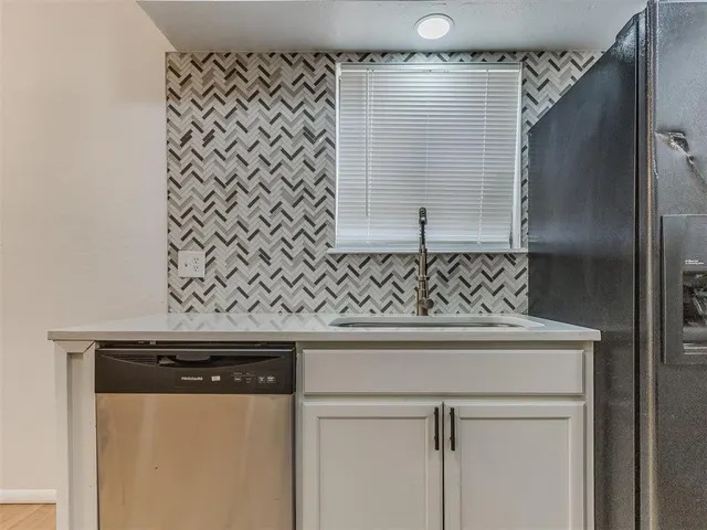 Photo 4 — 405 Woodland Drive, Midwest City, OK 73130