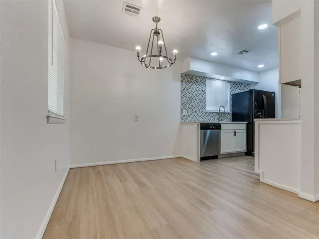 Photo 7 — 405 Woodland Drive, Midwest City, OK 73130