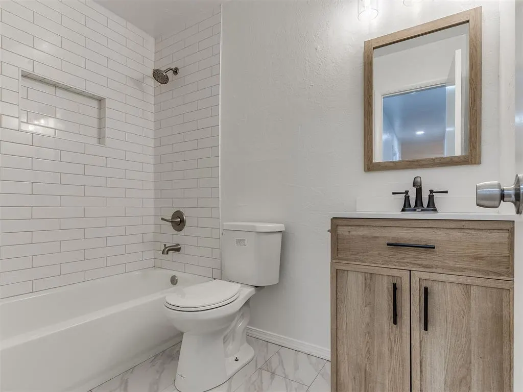 Photo 13 — 405 Woodland Drive, Midwest City, OK 73130