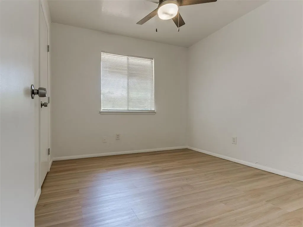 Photo 18 — 405 Woodland Drive, Midwest City, OK 73130